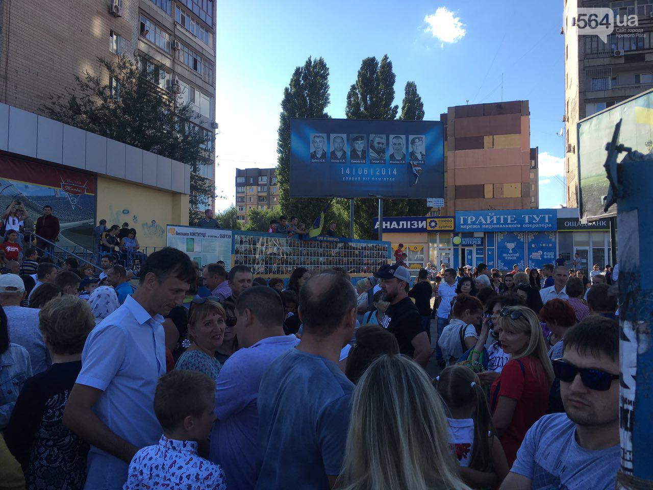 Жителі Кривого Рогу вийшли на марш на підтримку сімейних цінностей (відео)